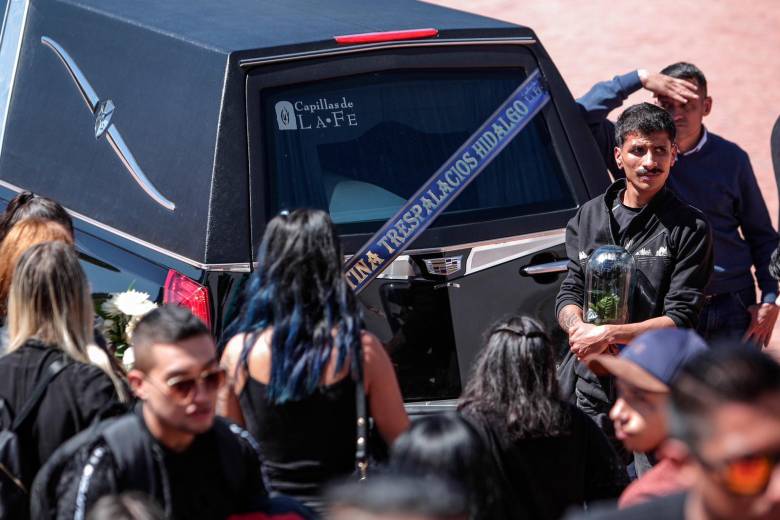 Daniel Trespalacios, hermano de la víctima, hizo entonar las composiciones de Valentina Trespalacios. FOTO COLPRENSA