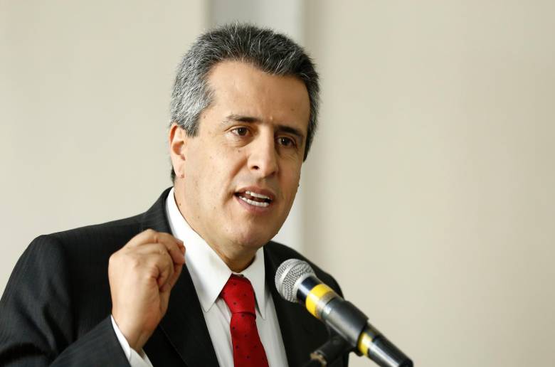 Luis Fernando Velasco se ha convertido en una pieza clave para el gobierno de Gustavo Petro. Foto: Twitter @velascoluisf. 