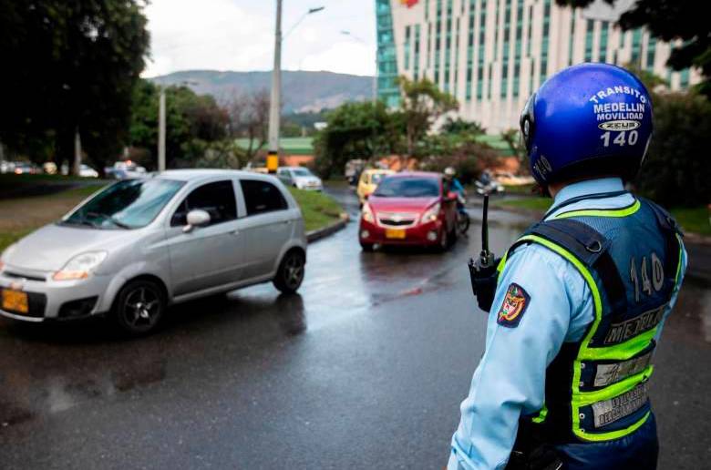 Recuerde que la multa por violar el pico y placa es superior a los 500 mil pesos. FOTO: EL COLOMBIANO