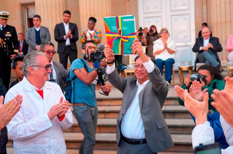 El presidente Gustavo Petro ha hablado con congresistas de diferentes partidos buscando apoyo para la reforma a la salud. FOTO CORTESÍA