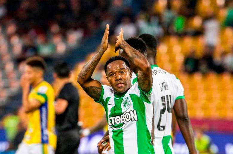 Dorlan Pabón fue la figura del partido entre Nacional y Atlético Huila, que el cuadro verde ganó 3-1. FOTO: SNEYDER GUTIÉRREZ 