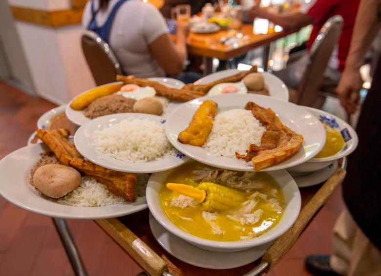 El corrientazo, según un ejercicio que hizo EL COLOMBIANO, sigue encontrándose en la ciudad por $15.000. FOTO: CARLOS VELÁSQUEZ