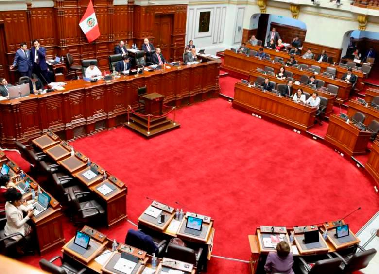 Con 66 votos a favor, 44 en contra y 6 abstenciones se aprobó la reconsideración de la propuesta de adelantar las elecciones generales en Perú. FOTO: @congresoperu