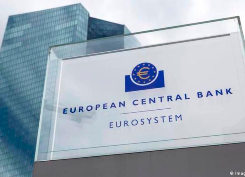 El BCE pretende contener la inflación en la eurozona, que en noviembre cayó por primera vez en 17 meses hasta el 10 %. FOTO: AFP