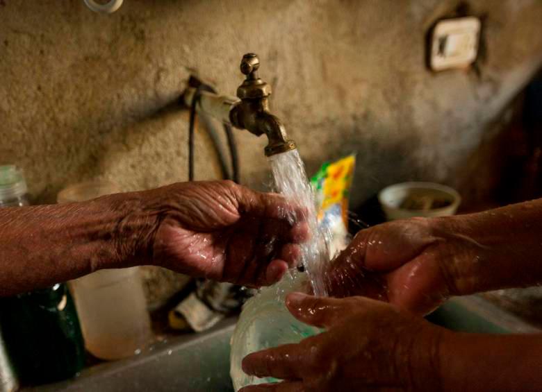 El corte de agua se registró por causa de un daño en tubería el viernes en la noche. FOTO: Camilo Suárez 