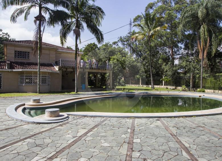 En la mansión funcionan diferentes negocios que estarían dejando perdidas y deudas a las víctimas. Foto: Jaime Pérez