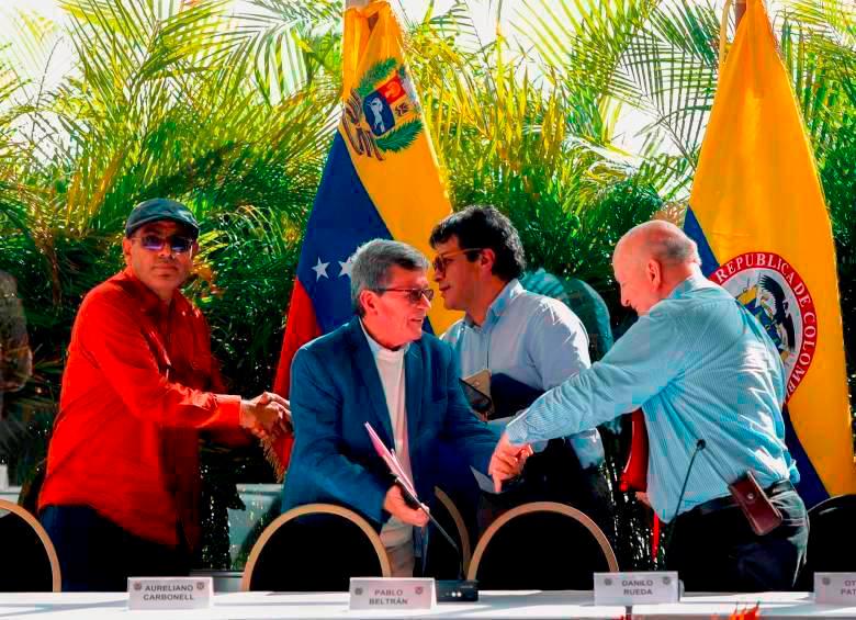 Mesa de negociación entre el Gobierno Petro y el ELN. FOTO: AFP