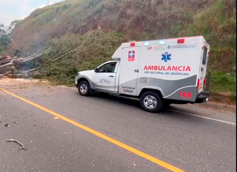 Las ambulancias han tenido que hacer transbordos de sus pacientes. Foto: Cortesía. 