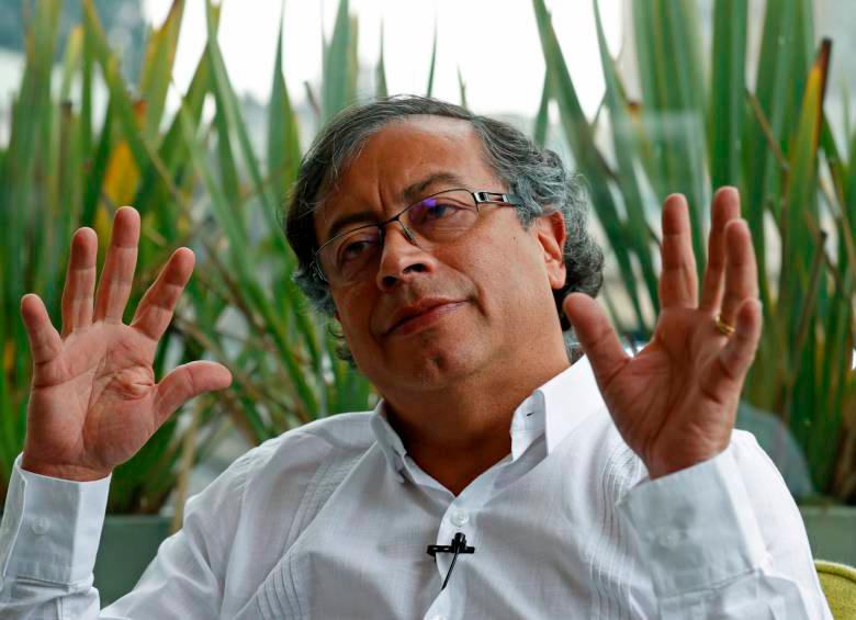Petro plantea “mesa común de negociación de treguas” con el ELN