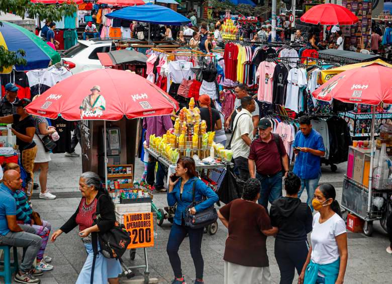 Uno de los criterios del Dane para definir la informalidad es el de los empleados particulares y los obreros que laboran en establecimientos, negocios o empresas que no se encuentran registradas ante la cámara de comercio. FOTO MANUEL SALDARRIAGA