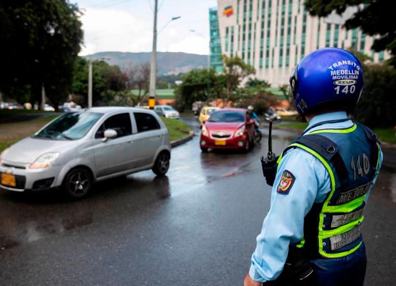 Recuerde que la multa por violar el pico y placa es superior a los 500 mil pesos. FOTO: EL COLOMBIANO