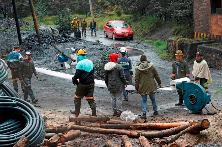La cadena de explosiones se sintió en la zona desde las 8:15 p.m. de este martes. FOTO: EFE