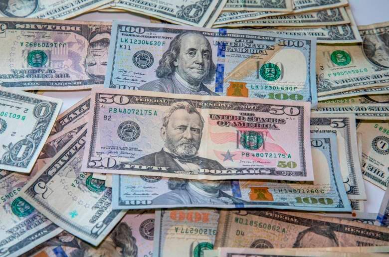 Durante la apertura, la divisa alcanzó mínimos de $4.335 y máximos de $4.370. Además, se han negociado US$10,5 millones en 31 transacciones. FOTO CARLOS VELÁSQUEZ