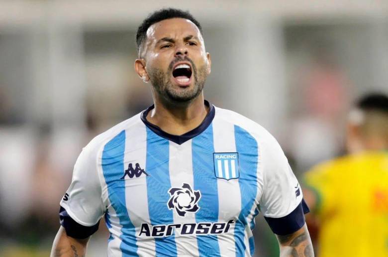 El colombiano Edwin Cardona atraviesa un momento complicado con el Racing argentino. FOTO AFP