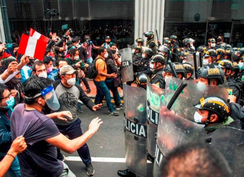En dos días se han reportado 20 muertos y 52 heridos por protestas en Perú. FOTO: AFP