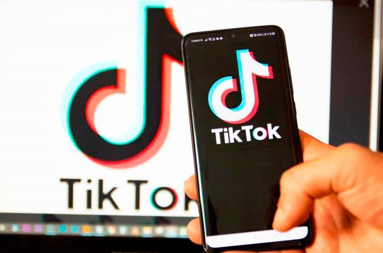 Joven gimnasta murió tras practicar un reto que vio en TikTok. Foto: Getty. 