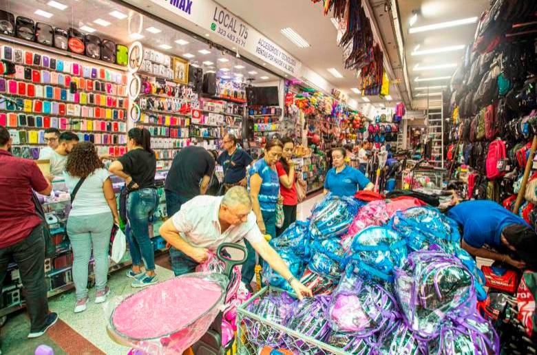 El año pasado las familias colombianas gastaron $941,5 billones, 13,97% más que en el 2021. FOTO CARLOS VELÁSQUEZ