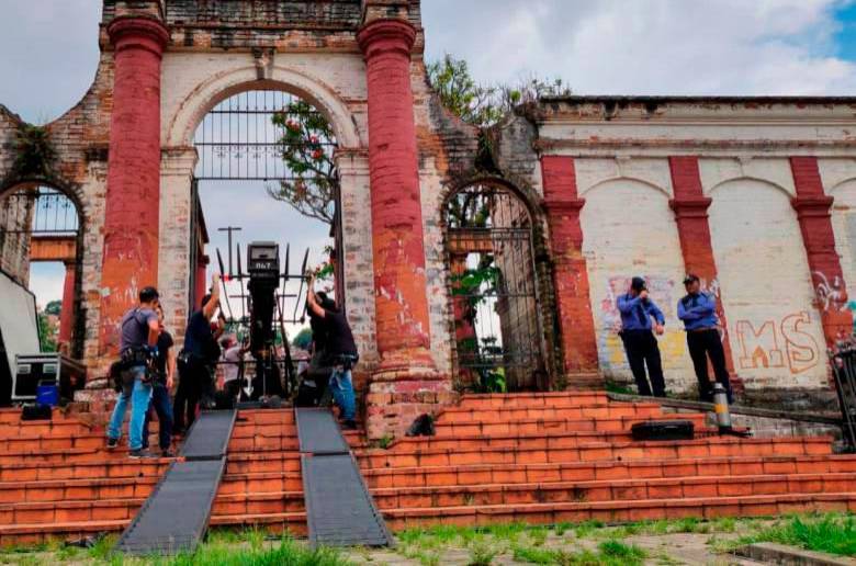 El cementerio San Lorenzo, en el sector de Niquitao, fue uno de los escenarios en los que se rodó la película Medellín, que el fin de semana estrenó Prime Video. FOTO Cortesía