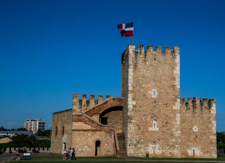 La fortaleza Ozama fue construida entre 1502 y 1508 para proteger la villa de los ataques de corsarios y piratas. Es la primera estructura militar permanente de América. FOTOS Julio César Herrera