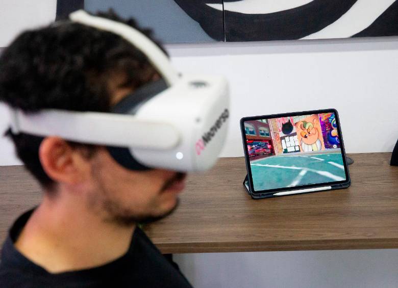 La Plaga, uno de los grafiteros más reconocidos de Medellín que ahora pinta con Realidad Virtual. FOTO Camilo Suárez La Plaga, uno de los grafiteros más reconocidos de Medellín que ahora pinta con Realidad Virtual. FOTO Camilo Suárez