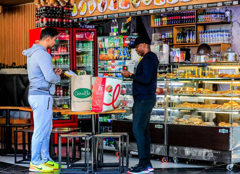 ¿Tantos turistas ‘gringos’ encarecen la vida en Medellín?