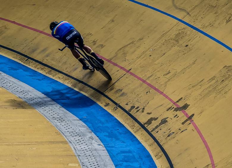 La pista también está mostrando su desgaste y en algunos puntos se está descascarando.