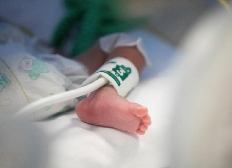 La bebé de 13 meses presentaba quemaduras de segundo grado pues había sido “tratada” inicialmente por un médico ancestral en Vigía del Fuerte. FOTO: Camilo Suárez.