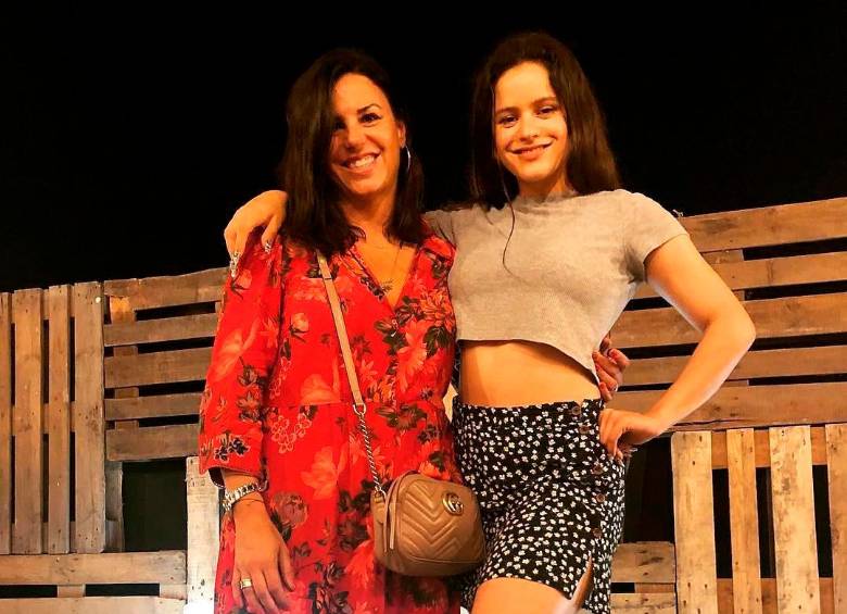 Rebeca León y Rosalía. FOTO Cortesía @rosalia.vt