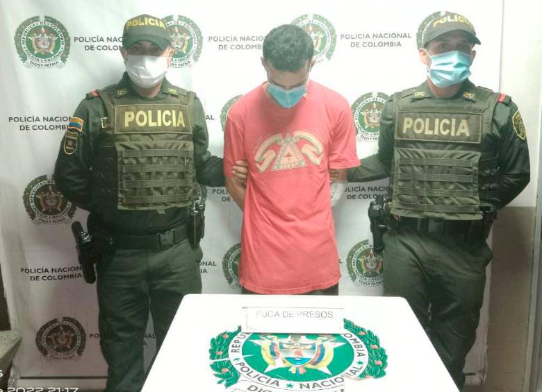 Esta es la imagen de la captura de este presunto abusador serial, luego de que fuera agredido en una de las calles del barrio Popular. FOTO: CORTESÍA
