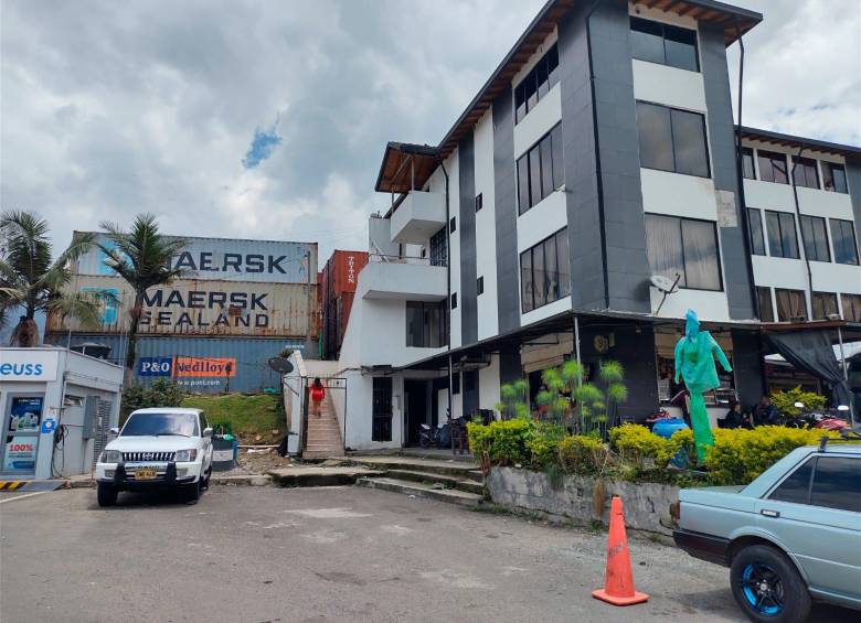 Dentro de una de las habitaciones de este hotel fue asesinada una mujer. Su compañero sentimental estaba al lado del cadáver. FOTO: JESSICA M. CANO