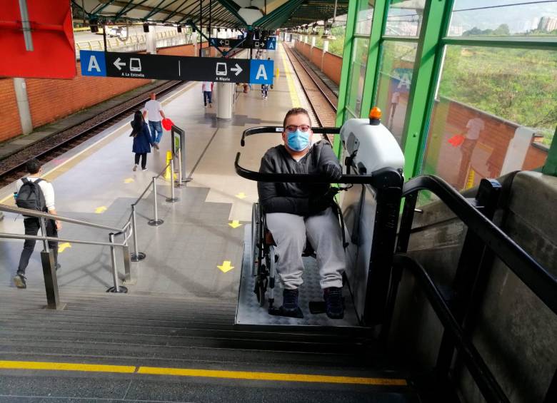 Las salvaescaleras requieren ser desmontadas para su mantenimiento. En algunos casos, la reparación tarda hasta 30 días y puede costar más de 30 millones de pesos. FOTO ARCHIVO