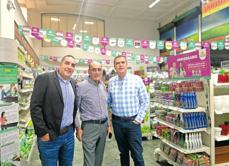 En la imagen, de izquierda a derecha: Leonardo Pérez Jaramillo, gerente de negocios especiales; Antonio Pérez Toro, fundador Pérez y Cardona e Iván Darío Mejía Arroyave, gerente general Pérez y Cardona. FOTO Cortesía