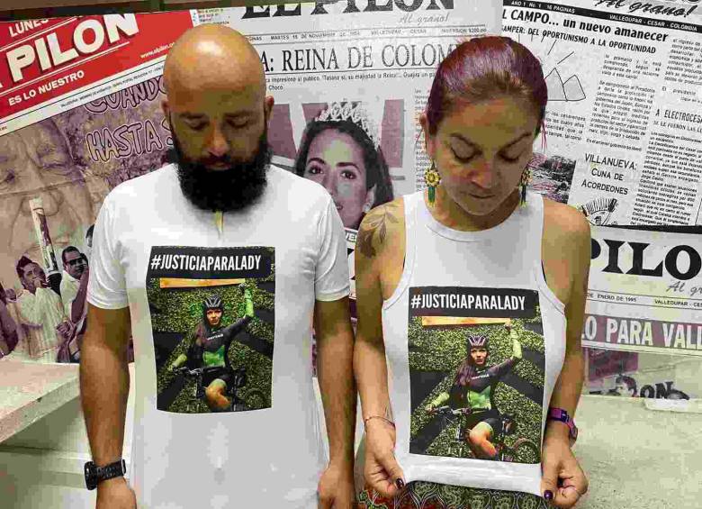 Diana Beltrán, hermana, y Julián Martínez, compañero sentimental de la ciclista. Foto: Cortesía