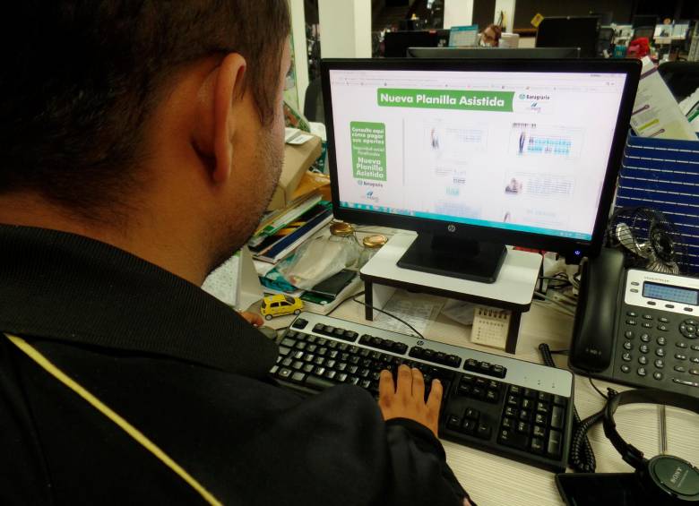 Aumento del salario mínimo para el año 2023 del 16% incrementó los aportes a salud, pensión y ARL. FOTO archivo