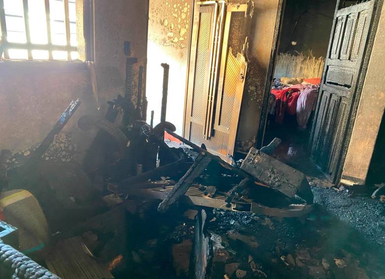 La vivienda donde se presentó el incendio está en el segundo nivel de una edificación de tres pisos. FOTOS Cortesía
