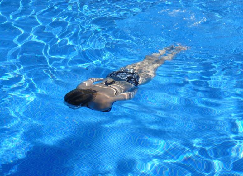 Aclararon que la natación con el torso desnudo también será posible en el futuro para personas cuyos pechos son de tipo femenino. FOTO: Pixabay