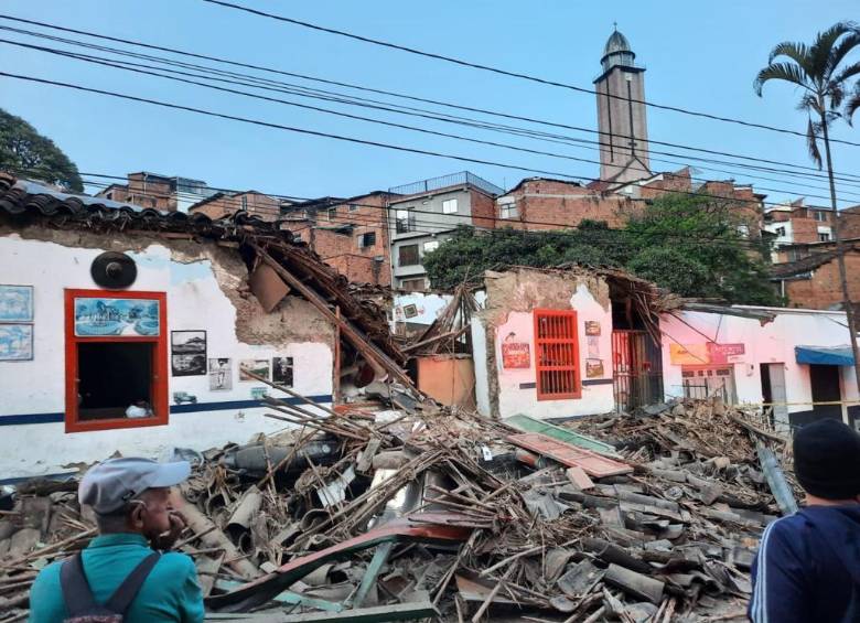 Cuatro personas sufrieron traumas menores. FOTO: Cortesía de Alcaldía.