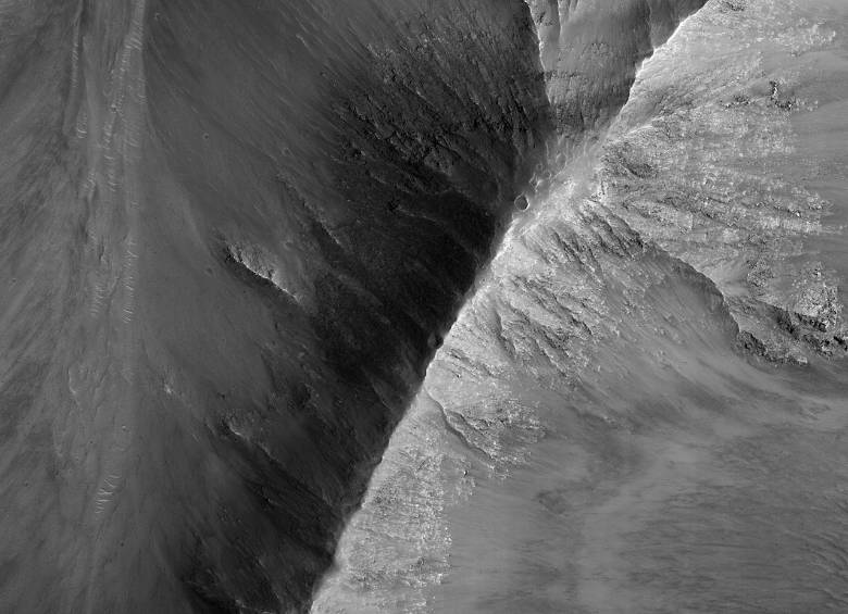 Pendientes meridionales de una cresta en Coprates Chasma. Foto: NASA/JPL/UArizona