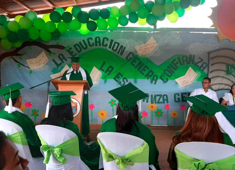 11 excombatientes de las Farc en el Cesar se graduaron de bachillerato gracias a la cooperación internacional. FOTO: CORTESÍA