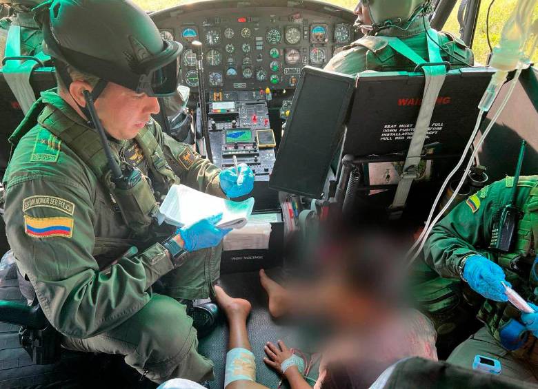 La vida del adolescente corría peligro si no se evacuaba a tiempo, informó la Policía. FOTO CORTESÍA