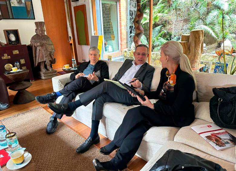César Gaviria, Efraín Cepeda y Dilian Francisca Toro durante la reunión de los directores. FOTO CORTESÍA
