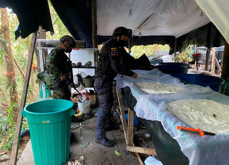 Según el balance de la Fiscalía, en 2022 fueron golpeadas 488 organizaciones al servicio del narcotráfico, destruidos 2.001 laboratorios de droga e incautadas 238 toneladas de cocaína y 211 de marihuana. FOTO archivo