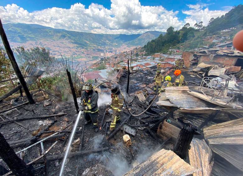 Por lo menos 26 personas se vieron afectadas por el incendio. FOTO Cortesía