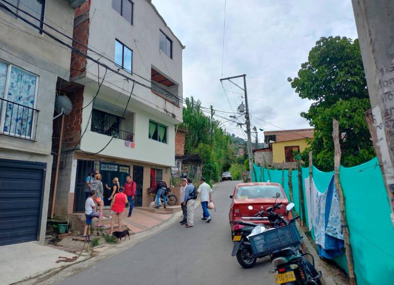 Dentro de esta vivienda, en la vereda Manzanillo, de Altavista, fue asesinado un adulto mayor por robarle. FOTO MAURICIO PALACIO
