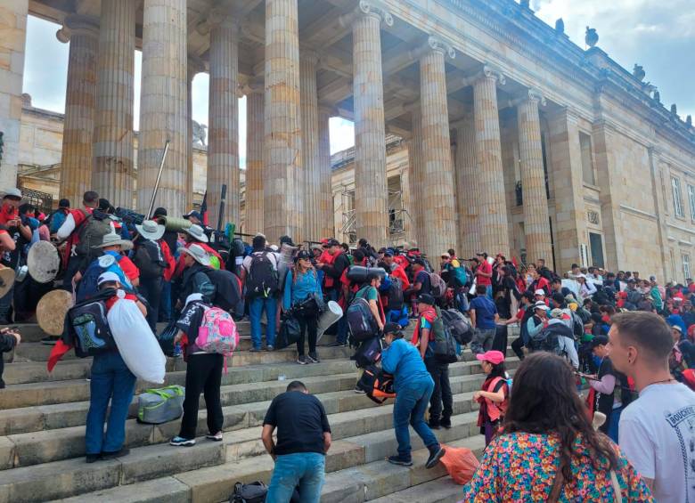 Los manifestantes están ubicados en las afuera del capitolio nacional. FOTO: REDES SOCIALES 