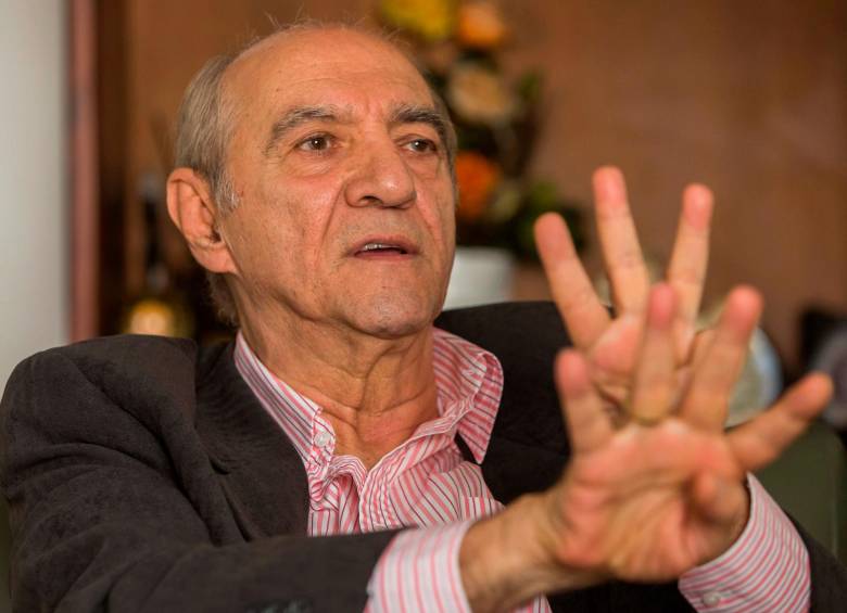 Los comienzos de Wbeimar en la radio fueron como libretista y presentador en la Emisora Cultural de la Universidad de Antioquia, entre 1959 y 1963. FOTO Julio herrera