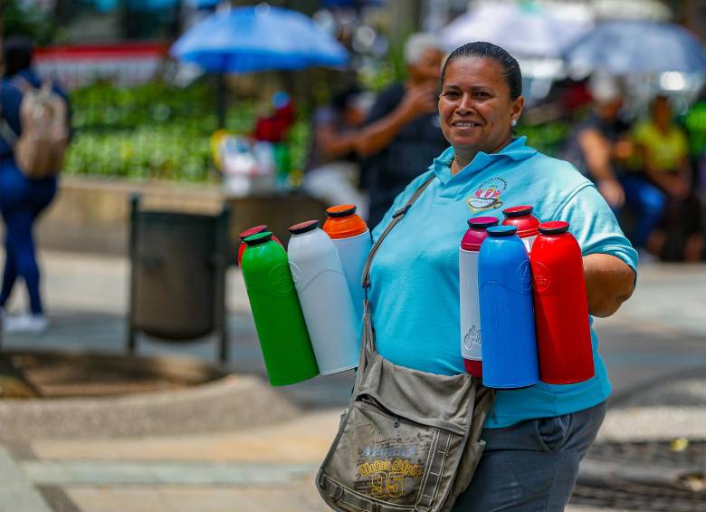 El 99% de las tinteras se reconoce como cabeza de hogar, o sea la persona que provee la mayor cantidad de recursos económicos en la familia. FOTO gisela ardila
