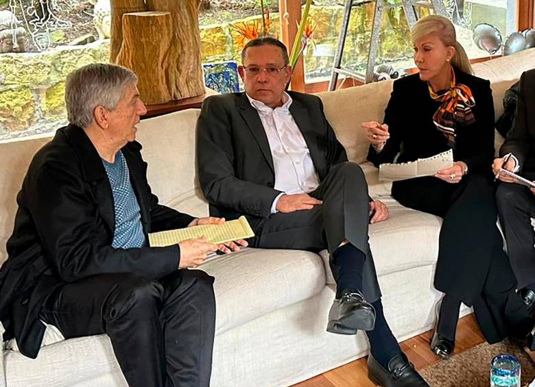 Los directores de los partidos Liberal, César Gaviria; Conservador, Efraín Cepeda; y La U, Dilián Francisca Toro se han reunido para analizar la reforma a la salud. Hay acuerdo pero sin Gaviria. FOTO Colprensa