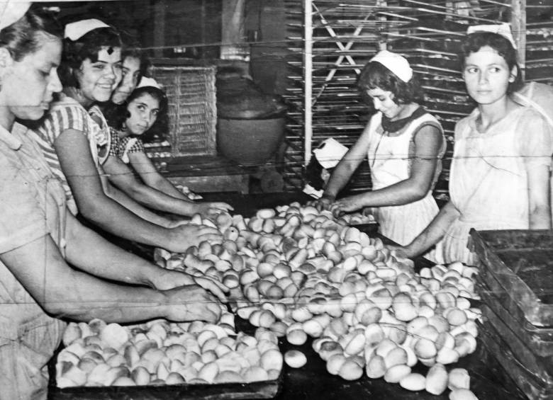 Desde 1967 ya se hablaba de la importancia de la panadería y de su longevo trasegar en la ciudad. FOTO: Archivo EL COLOMBIANO.