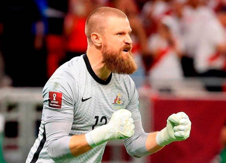 El arquero Andrew Redmayne celebra la clasificación de Australia al Mundial de Qatar. FOTO TOMADA @australiafut